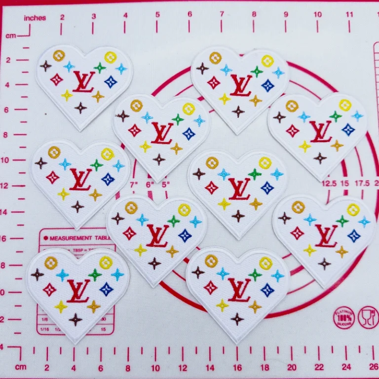 Mid(Iron-on) L-White Love Shape Patches