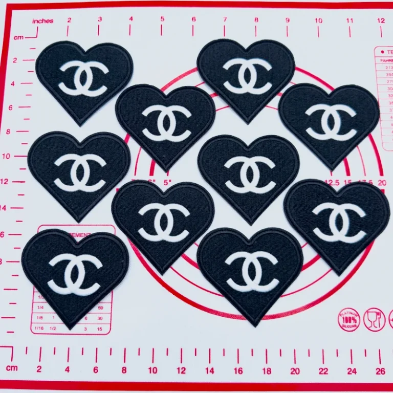 Mid(Iron-on) C- 2 White And Black Love Shape Patches
