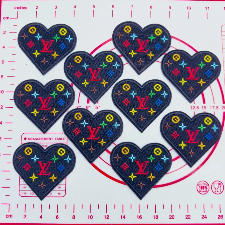 Mid(Iron-on) L-Black Love Shape Patches