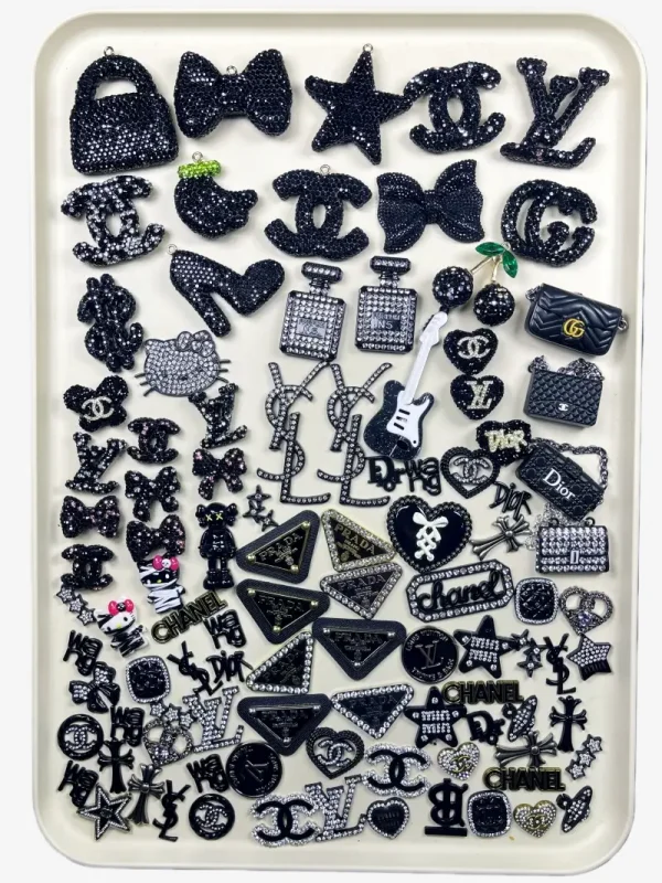 50-100Pcs Mix Black Lux Charms