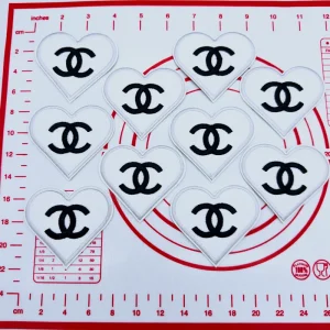 Mid(Iron-on) C-White And Black Love Shape Patches