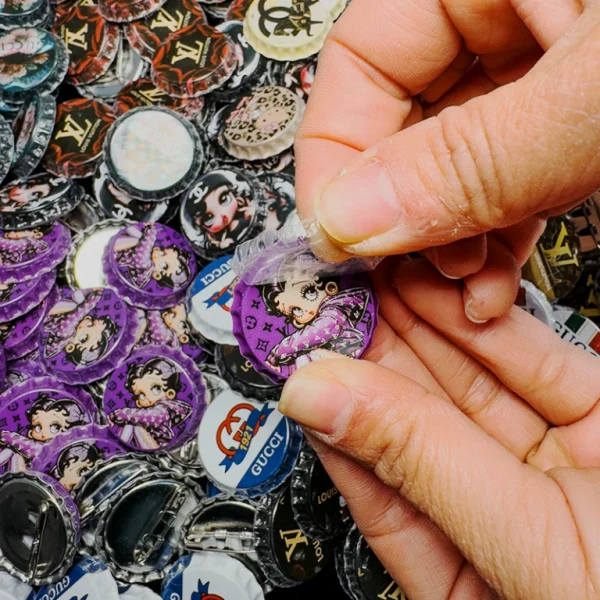 A Pack of 5PCS Designer Bottle Cap with Pin on the Back