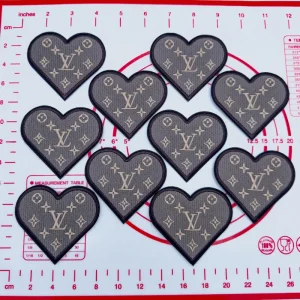 Mid(Iron-on) L-Gray Love Shape Patches
