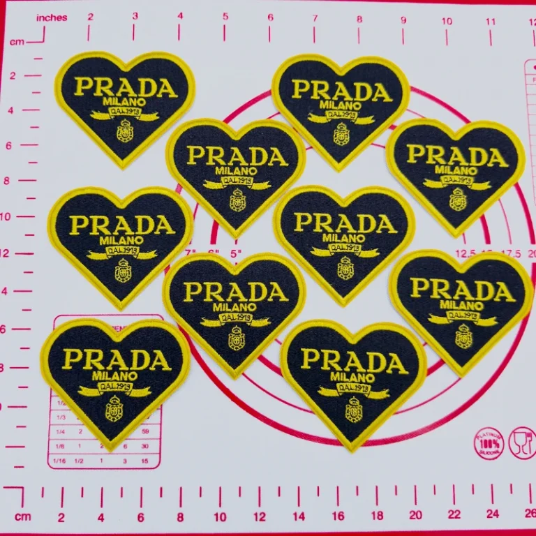 Mid(Iron-on) P-Gold And Black Love Shape Patches