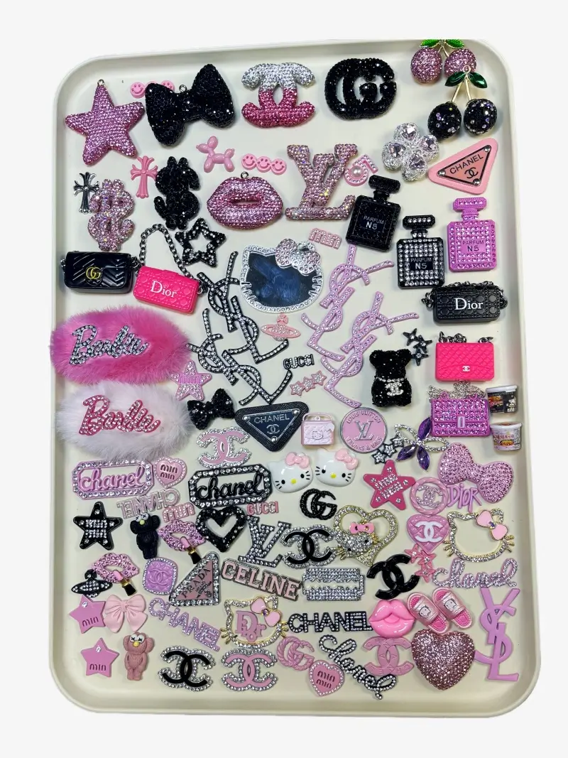 50-100Pcs Mix Pink-Black Lux Charms