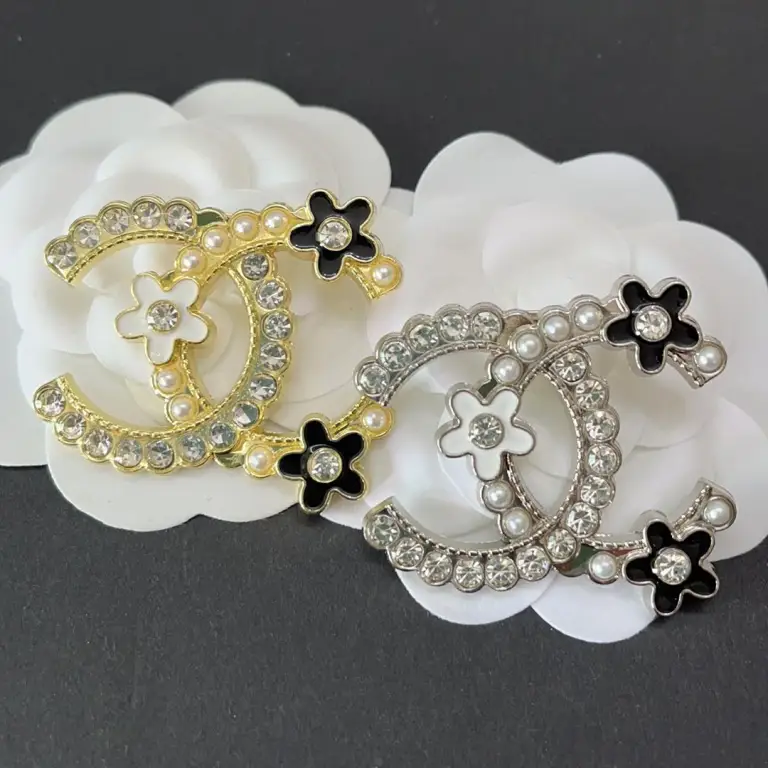CC-With flower and diamonds 47MM*42MM