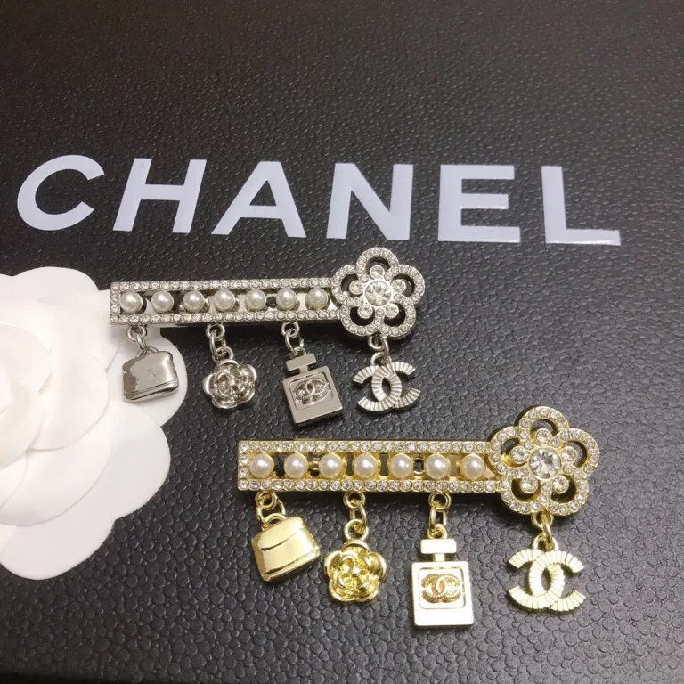 CC-key Shape With pearls and diamond 65MM*40MM